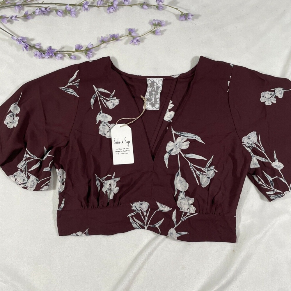 NWT Sadie & Sage [ Large ] Floral‎ Flutter Sleeve Cropped Top in Burgundy